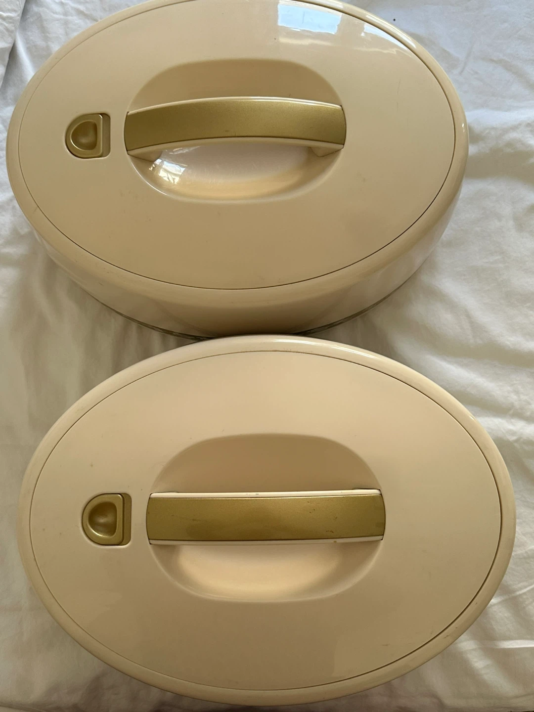 2 large insulated hot pots