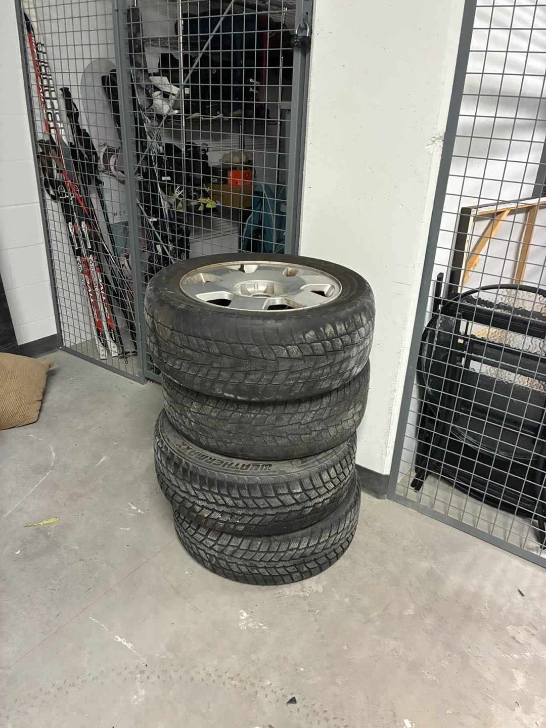 4x Winter Tires with Rims - 215/55R16 - photo 4
