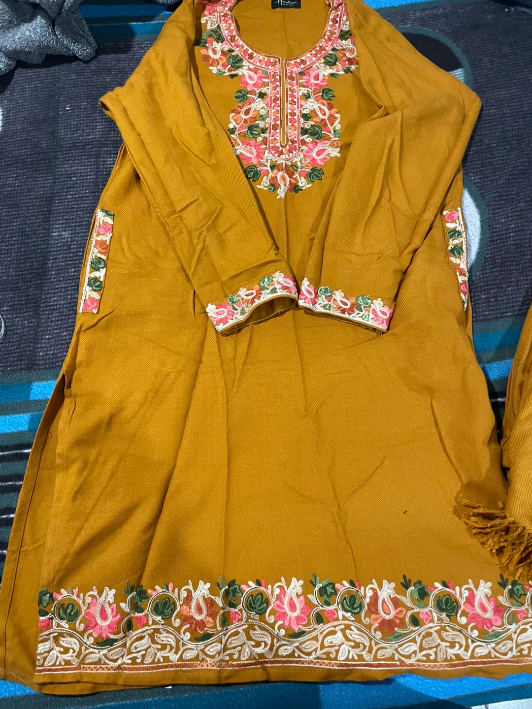 Mustard color Kashmiri style suit L size - photo 2