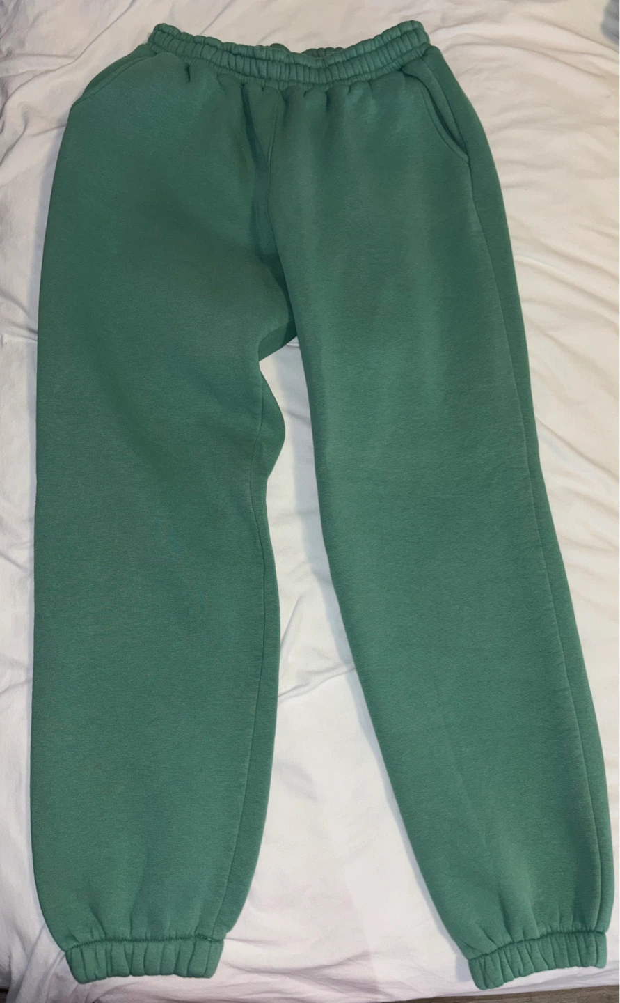 Green Hoodie and Sweatpants Set - photo 2