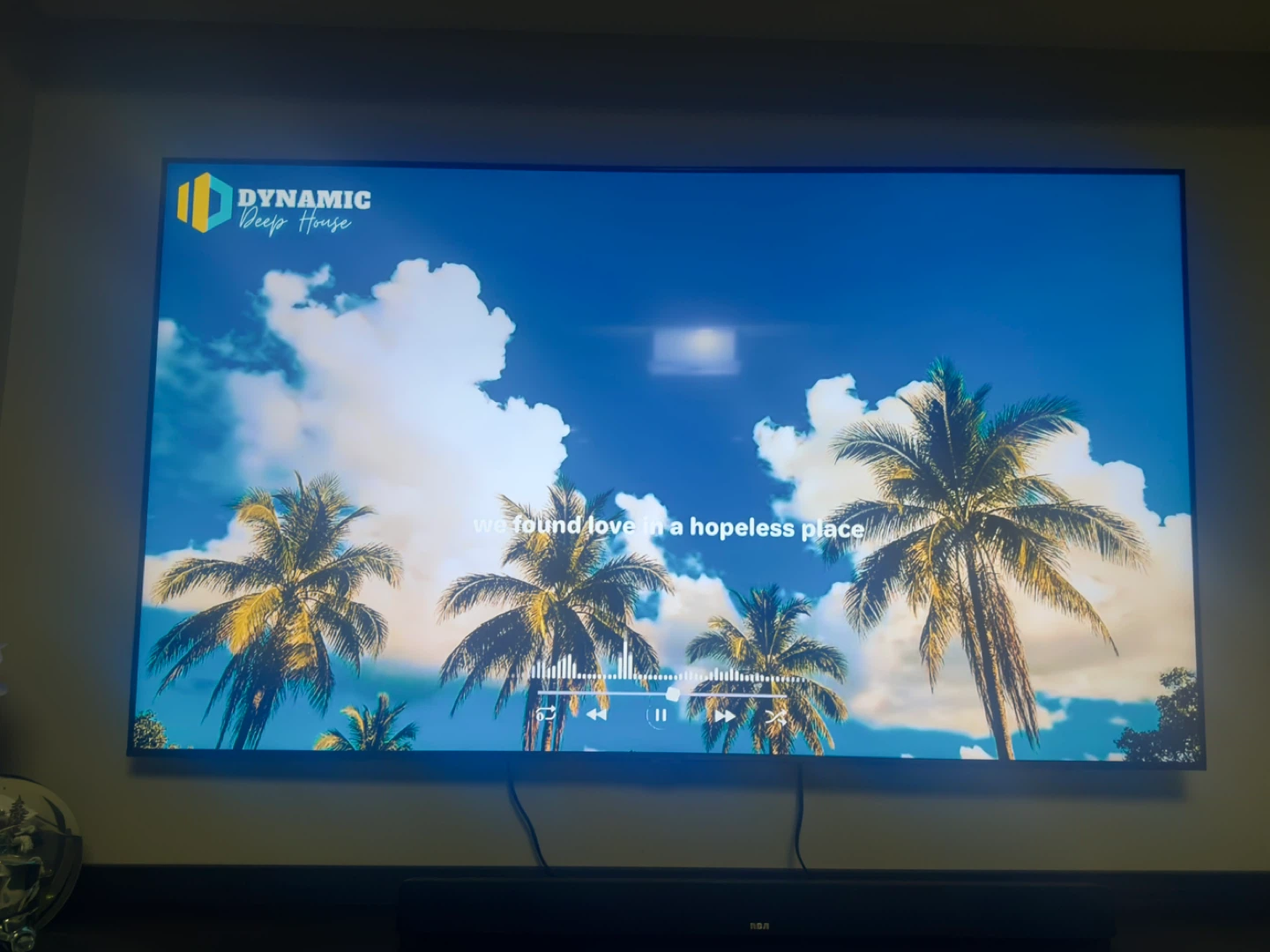 TV for sale-Samsung (70inches )4K Smart TV  With box