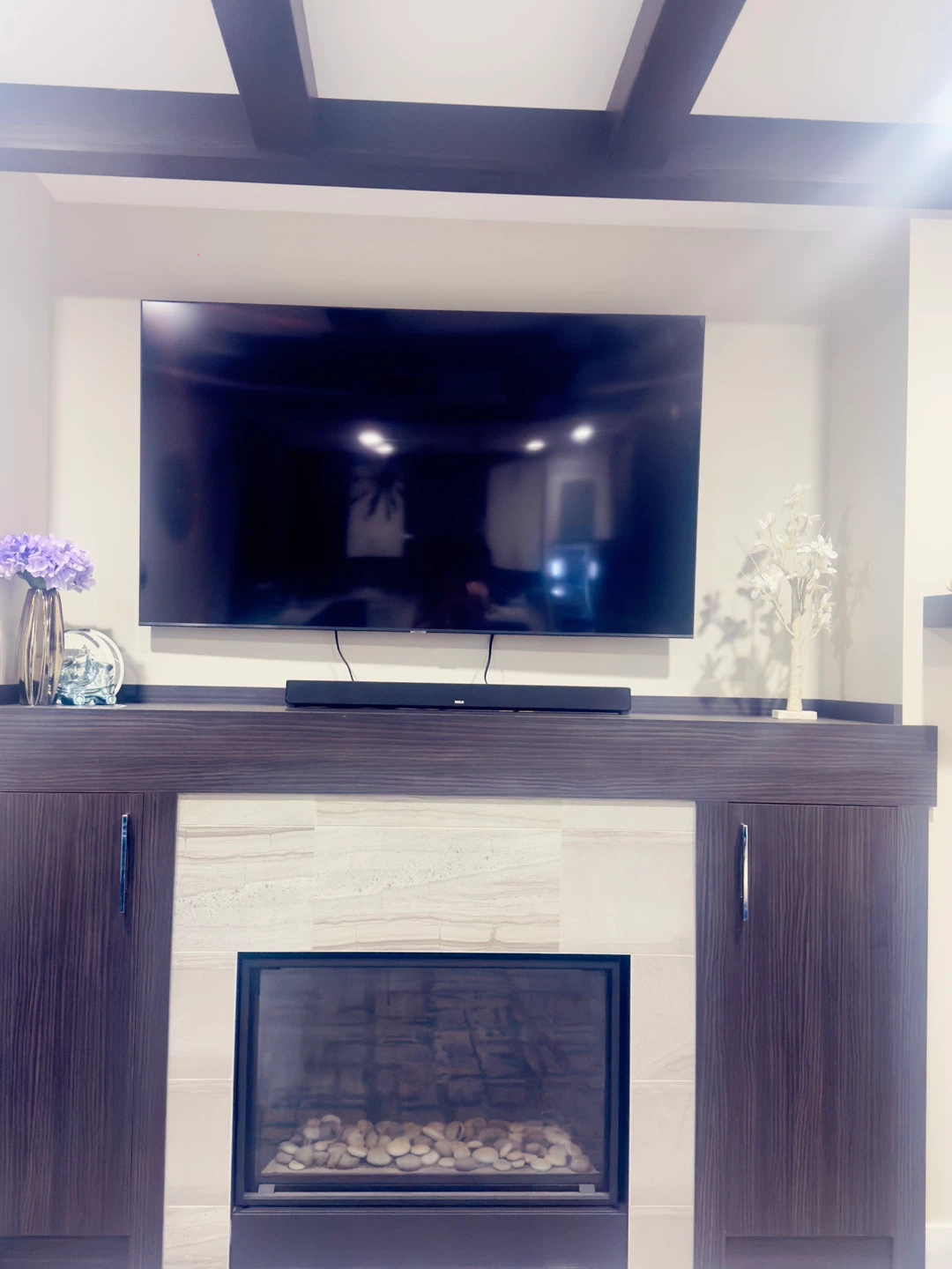 TV for sale-Samsung (70inches )4K Smart TV  With box - photo 2