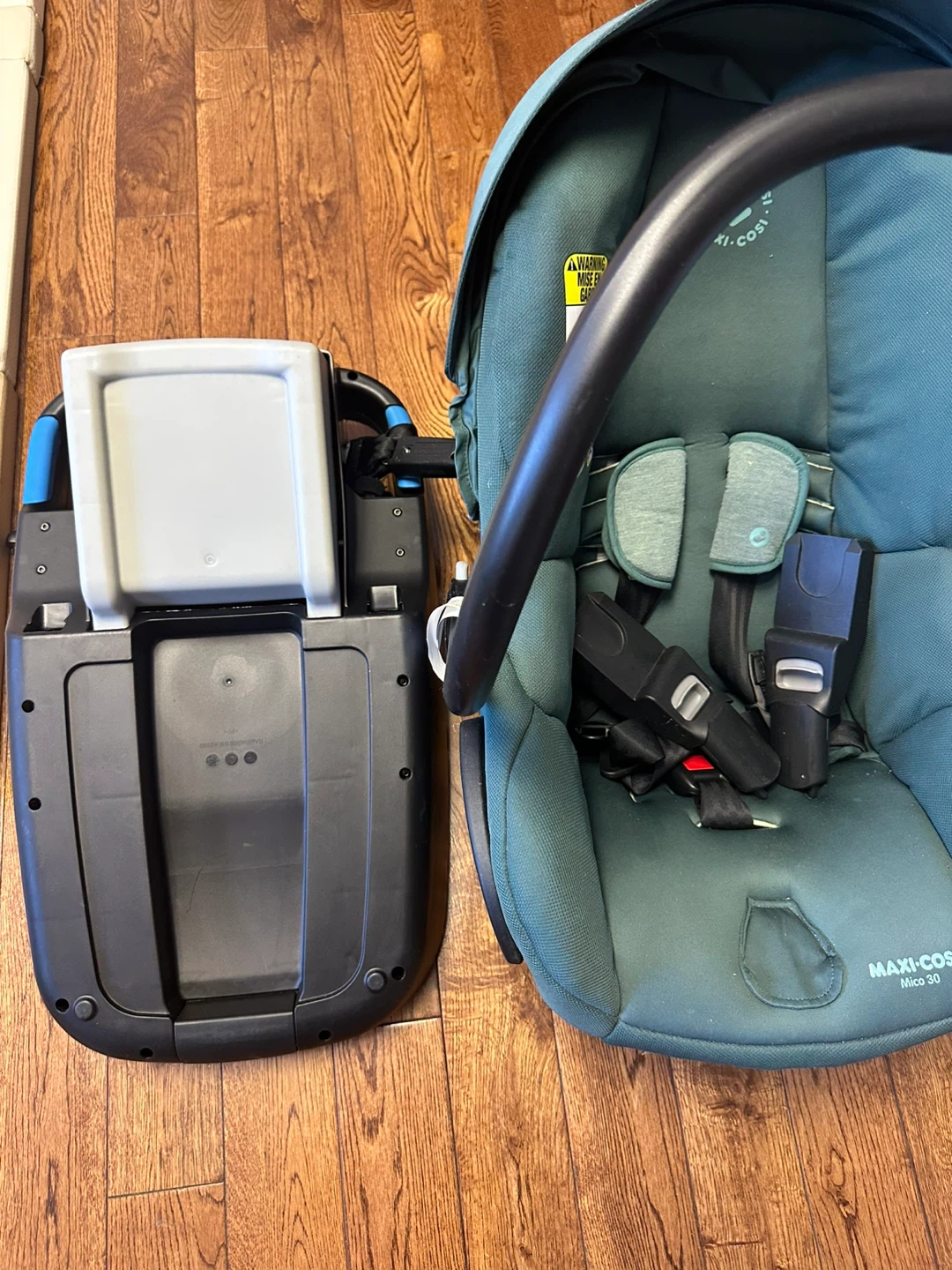 Maxi-Cosi Mica 30 Car Seat with Base
