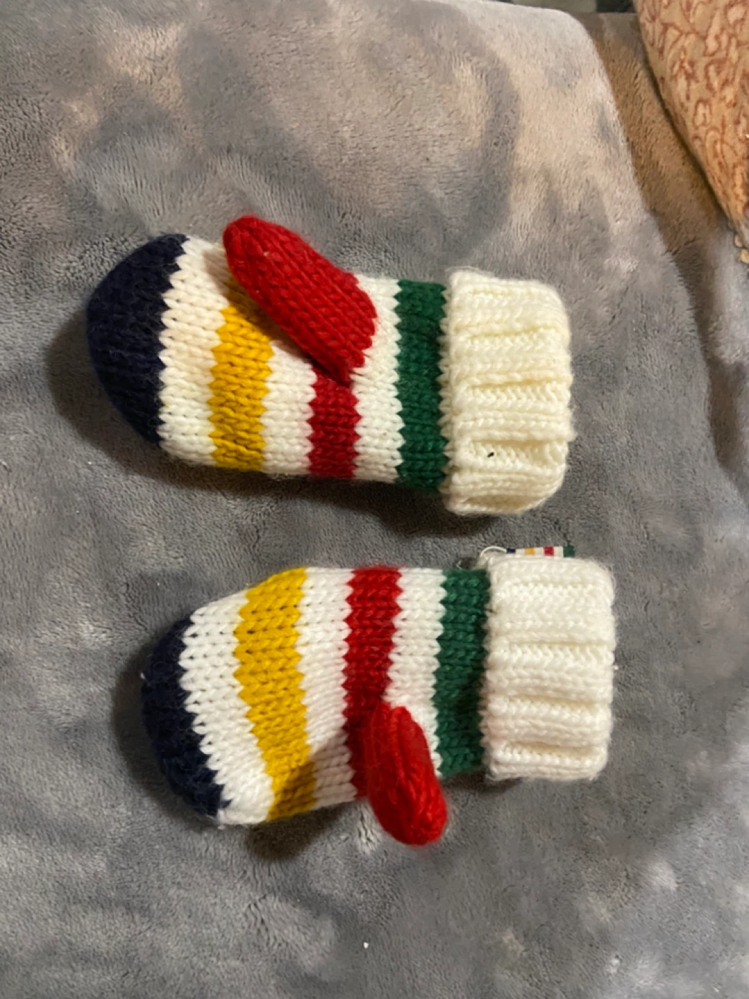 Hudson's Bay Baby Mittens 12-24 Months - photo 2