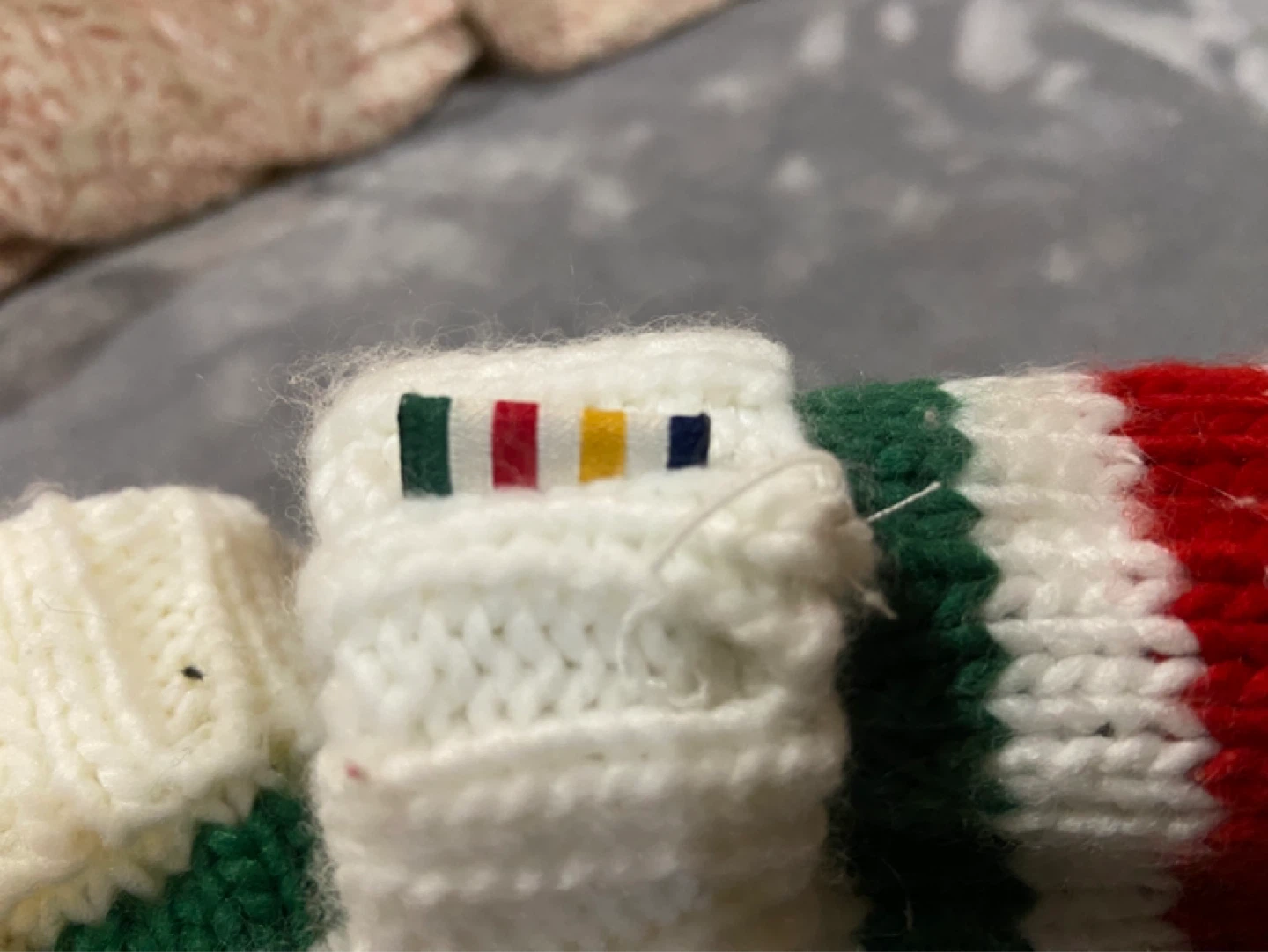Hudson's Bay Baby Mittens 12-24 Months - photo 3