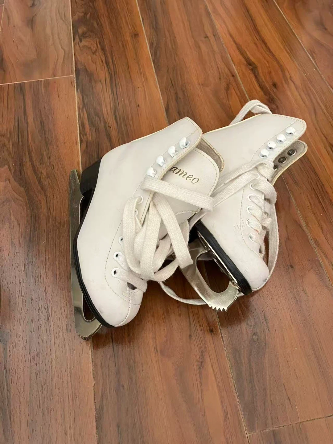 White Figure Skates ⛸️ - photo 2