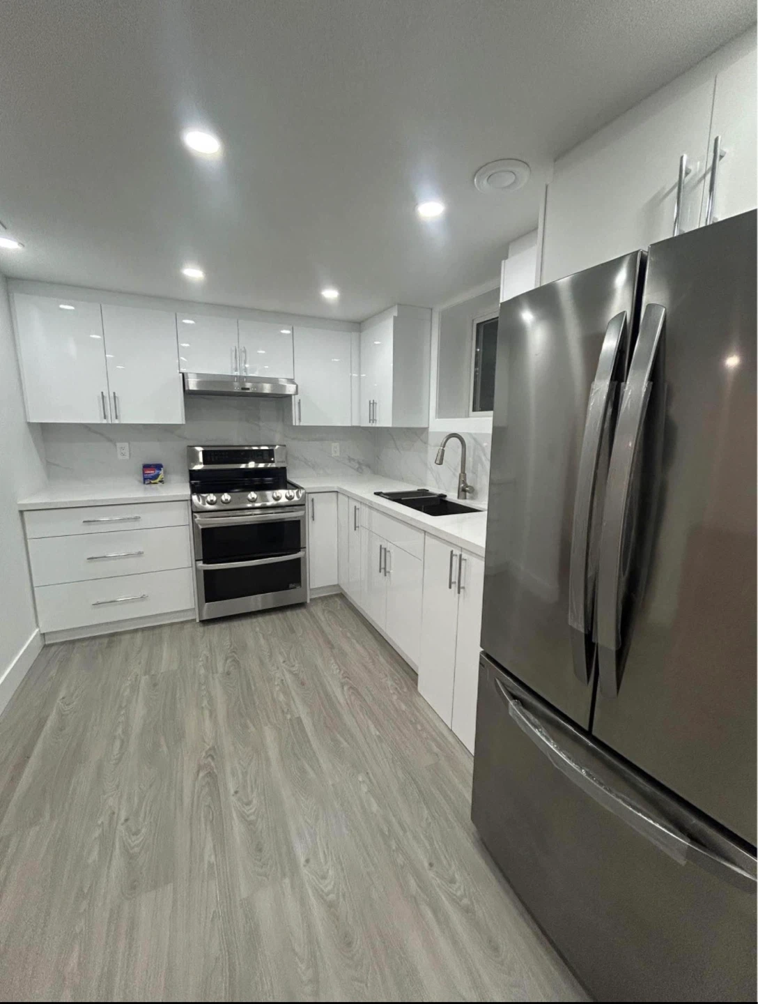 Renovated 3 Bedroom Bungalow - photo 3