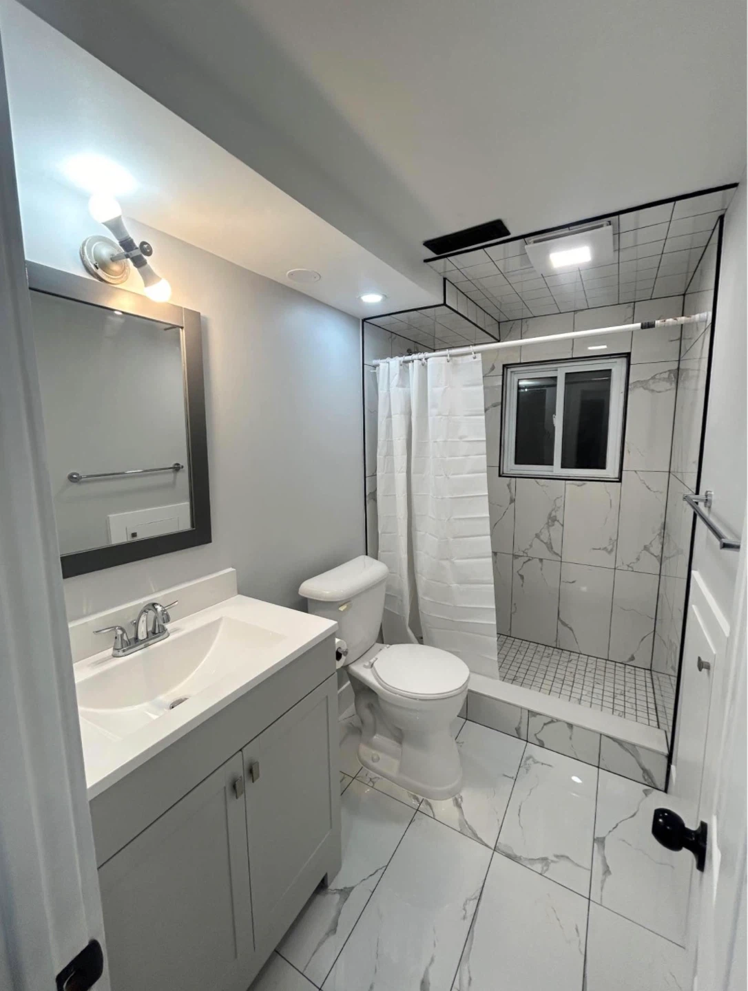 Renovated 3 Bedroom Bungalow - photo 4