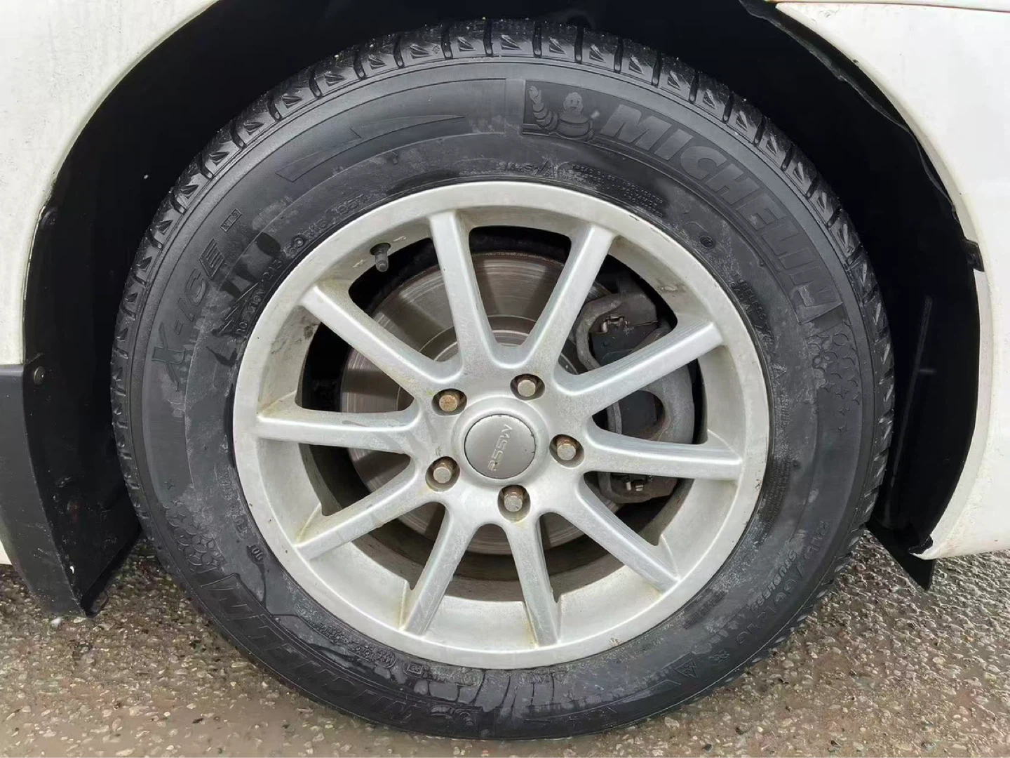 Set of 4 Michelin X-Ice winter tires with alloy rims ❄️