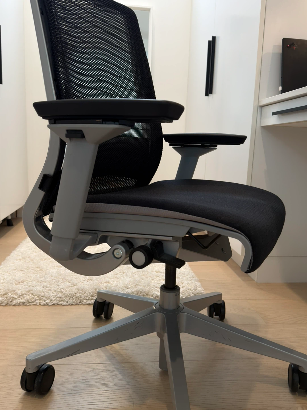 Black Ergonomic Mesh Office Chair - photo 3