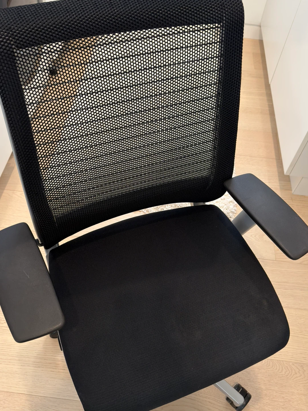 Black Ergonomic Mesh Office Chair - photo 4