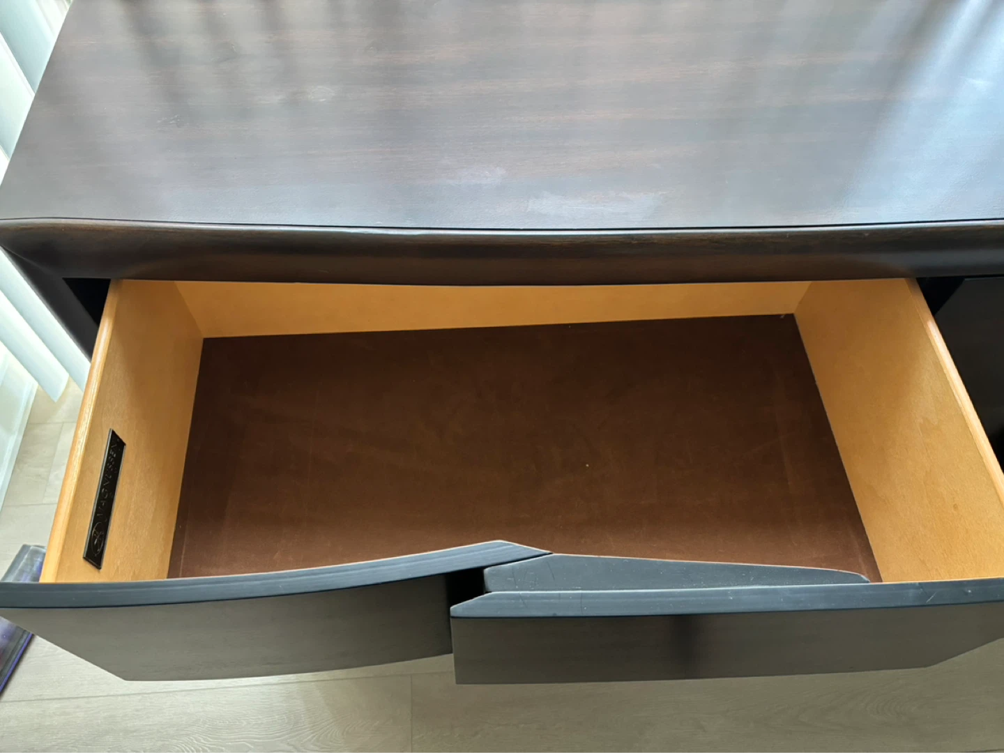 MOVING MUST GO Queen Bed Set with Dresser and Nightstand - photo 4