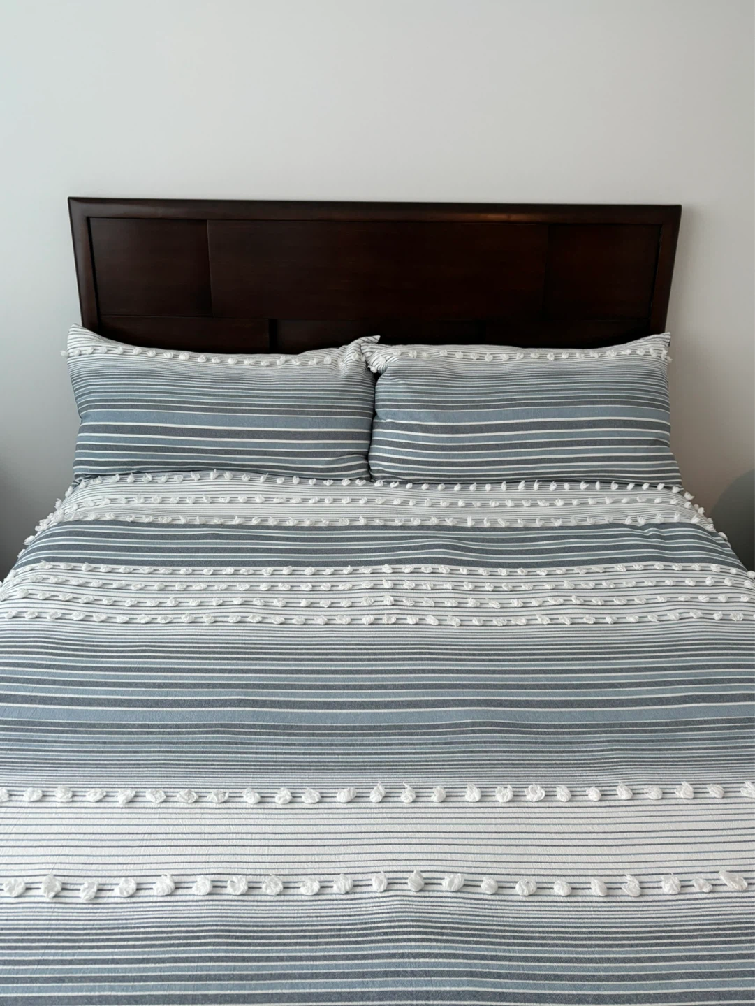 MOVING MUST GO Queen Bed Set with Dresser and Nightstand