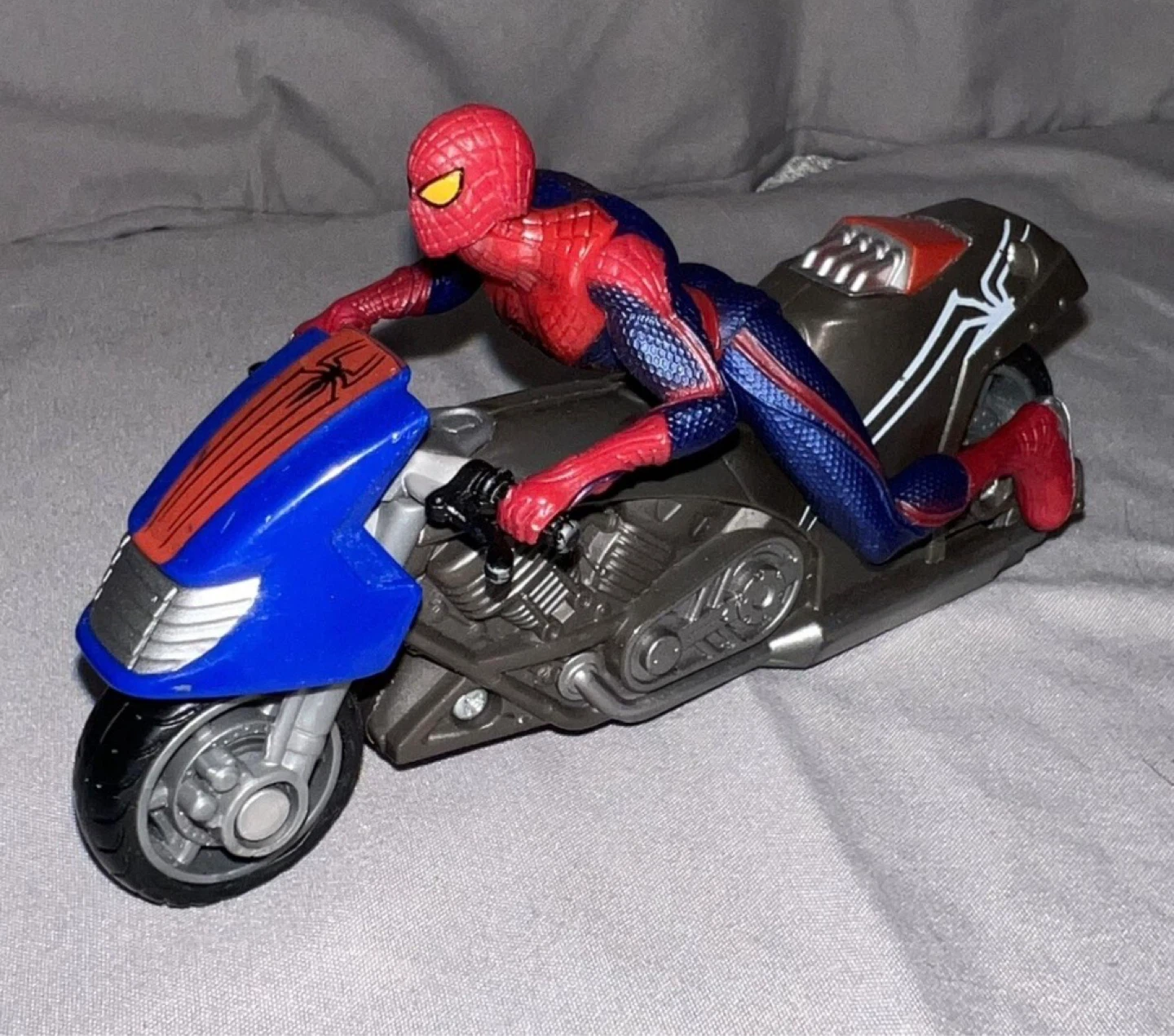 Marvel Amazing Spider-Man Zoom N Go Spider Cycle toy Hasbro 2012