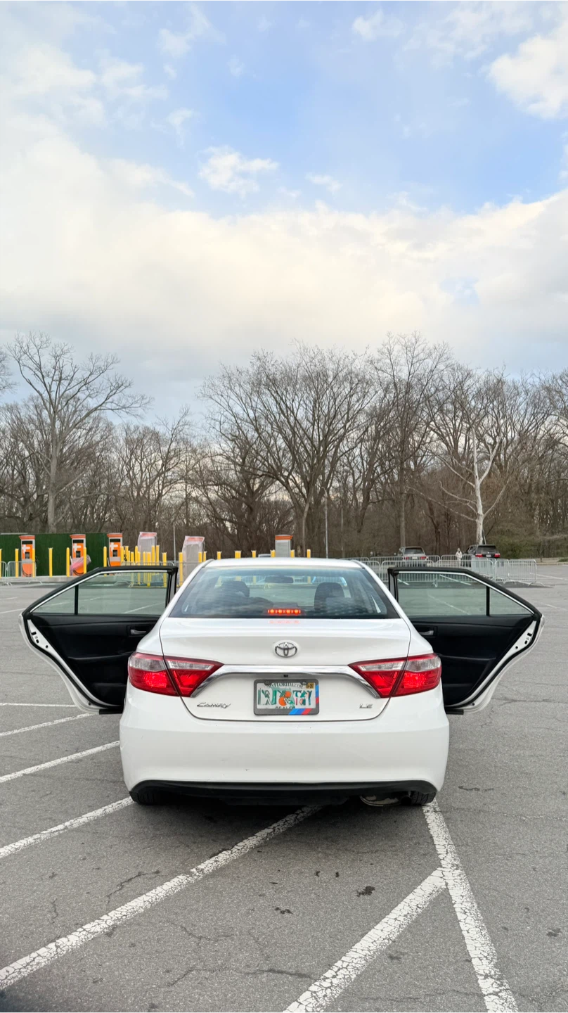 2017 Toyota Camry SE - photo 5