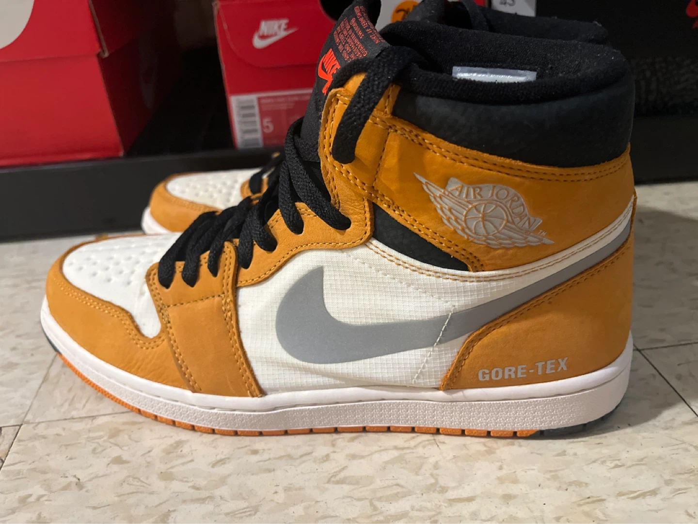 Air Jordan 1 High OG GORE-TEX "Maize" - photo 4