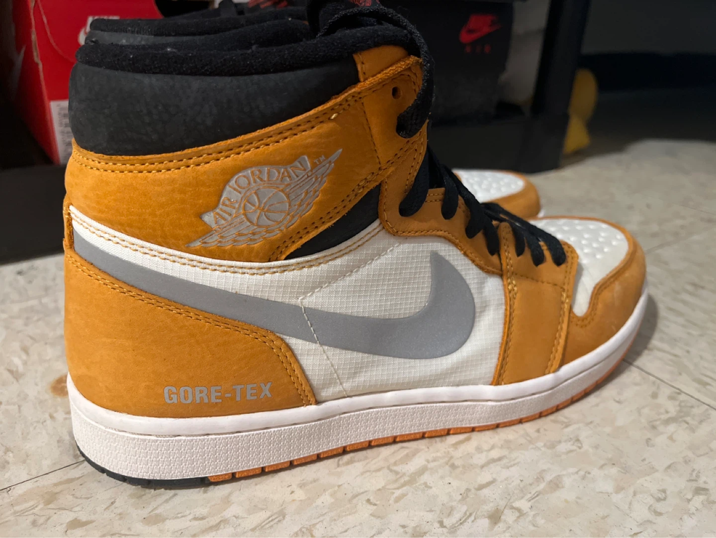 Air Jordan 1 High OG GORE-TEX "Maize" - photo 2