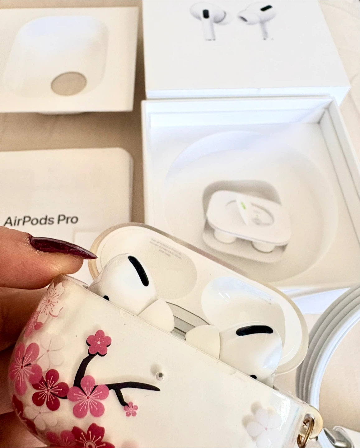 Apple AirPods Pro 1 st generation with Wireless Charging Case - photo 5