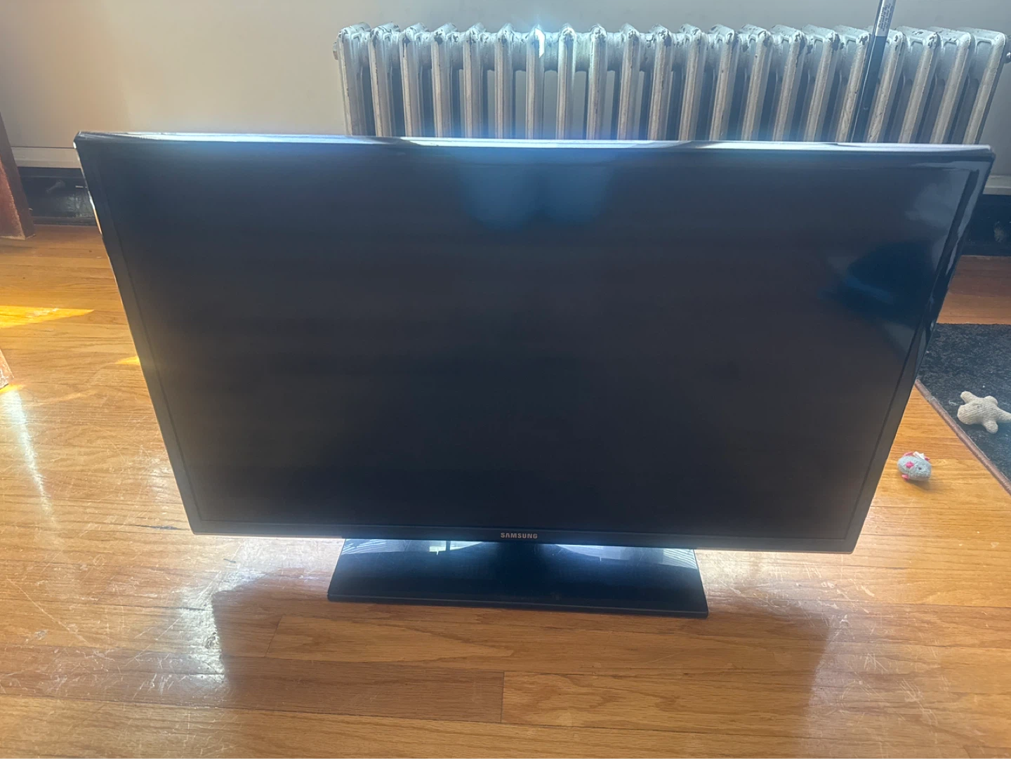 Samsung Black Flat Screen TV