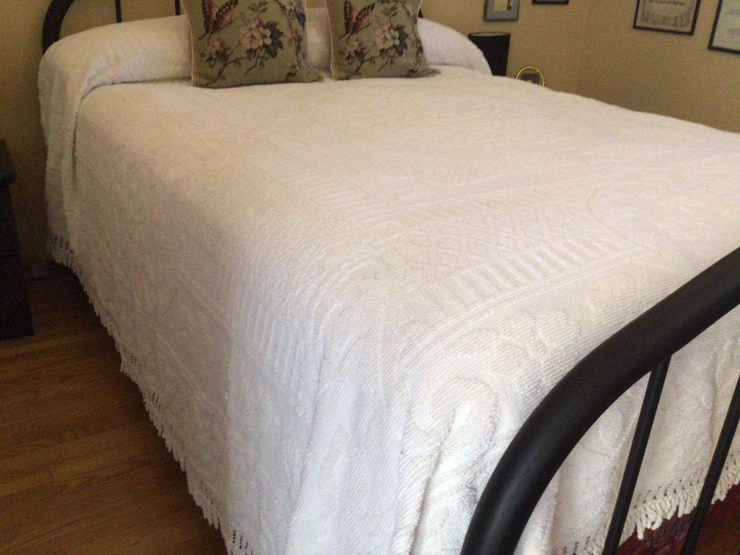 White Chenille Bedspread - photo 3