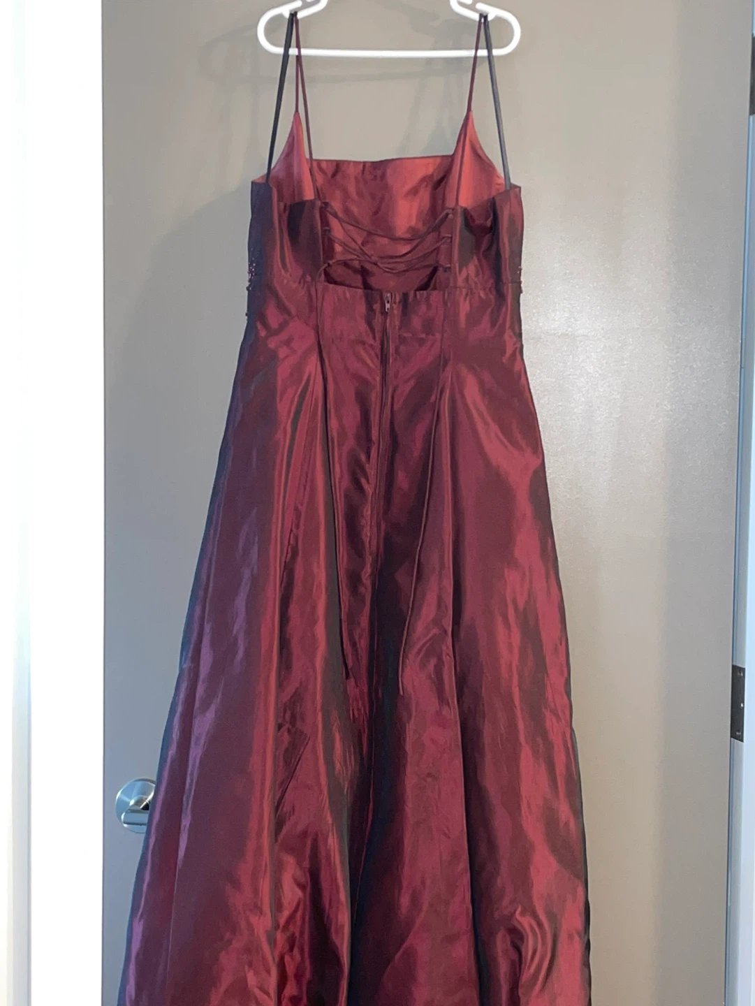 2001 Be Smart Women's Red Beaded Formal Dress Size 7/B