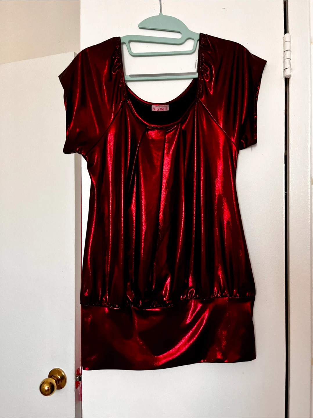 Shiny dark red top Size S/M - photo 3