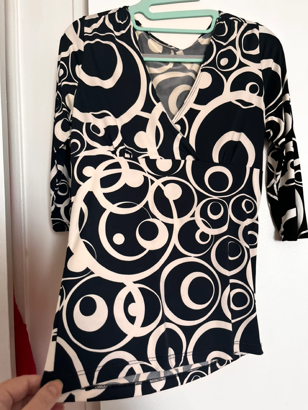 Black and White Circle Print V-Neck Top - photo 4