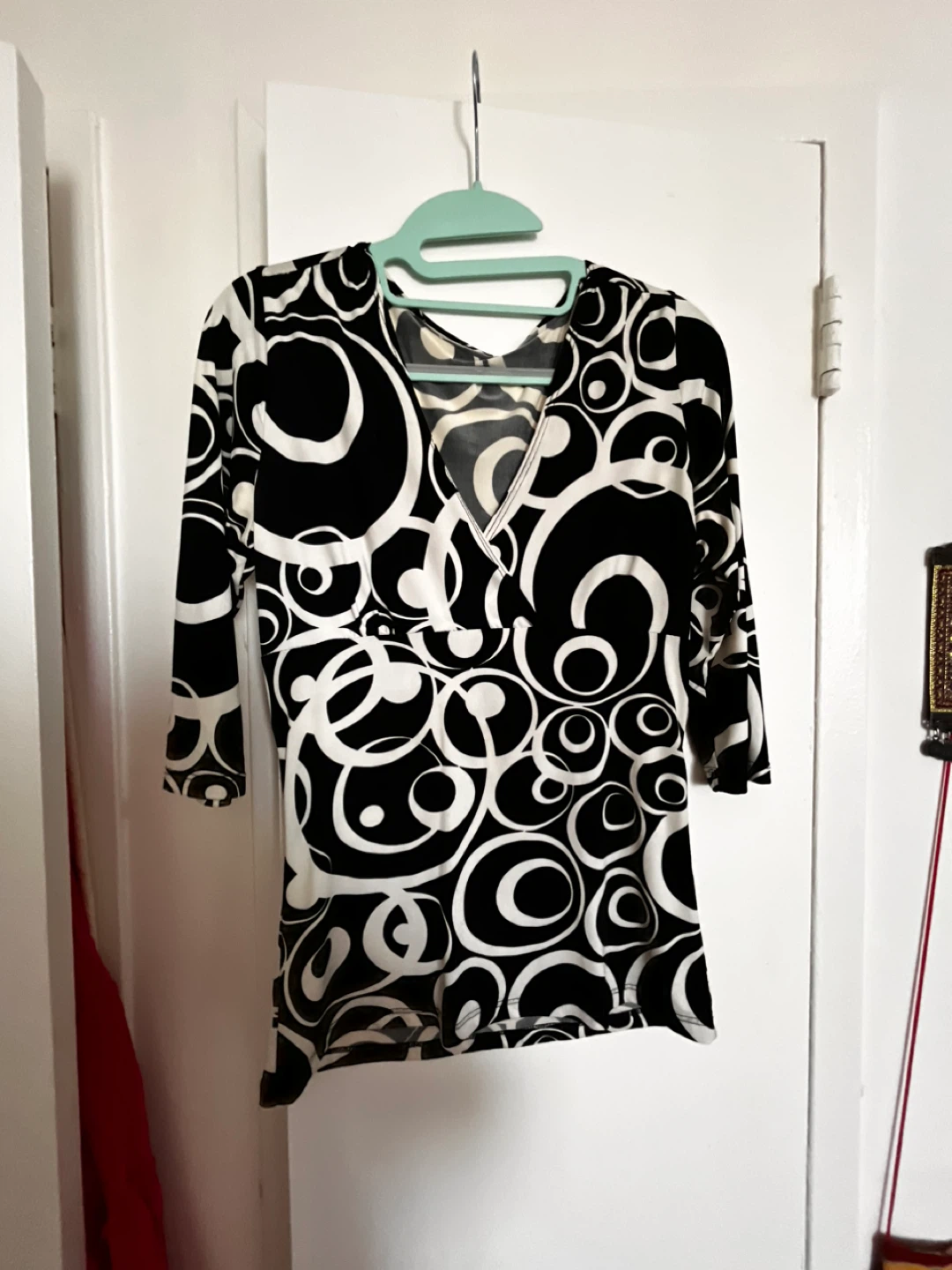 Black and White Circle Print V-Neck Top