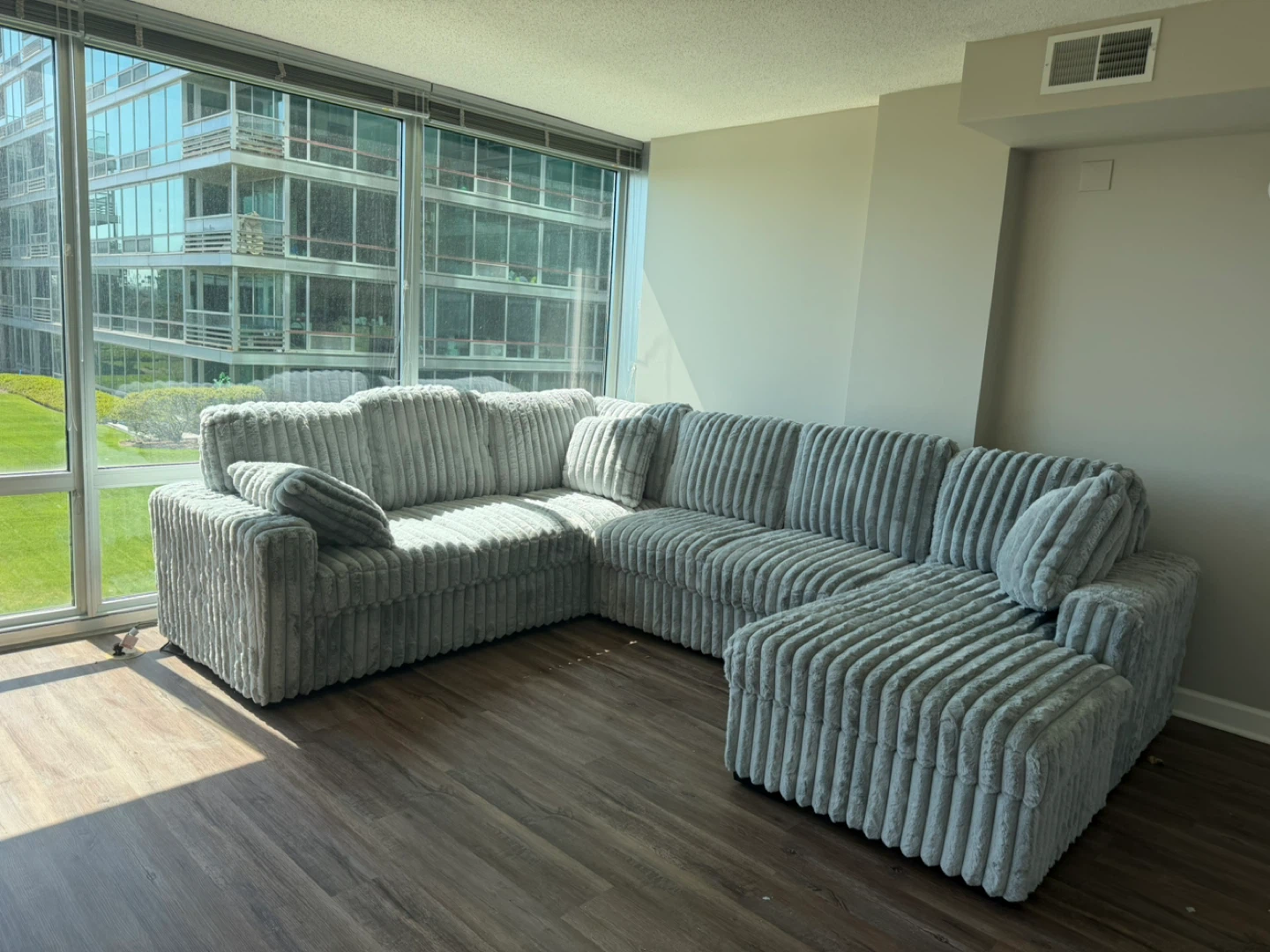 Sectional Sofa with Ottoman  color Griz