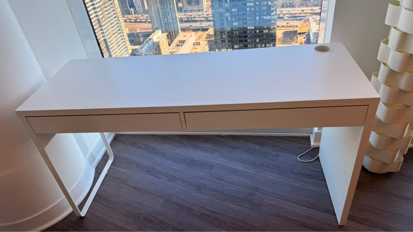 🚨MOVE OUT SALE!!‼️White Desk w/ Drawers - photo 5