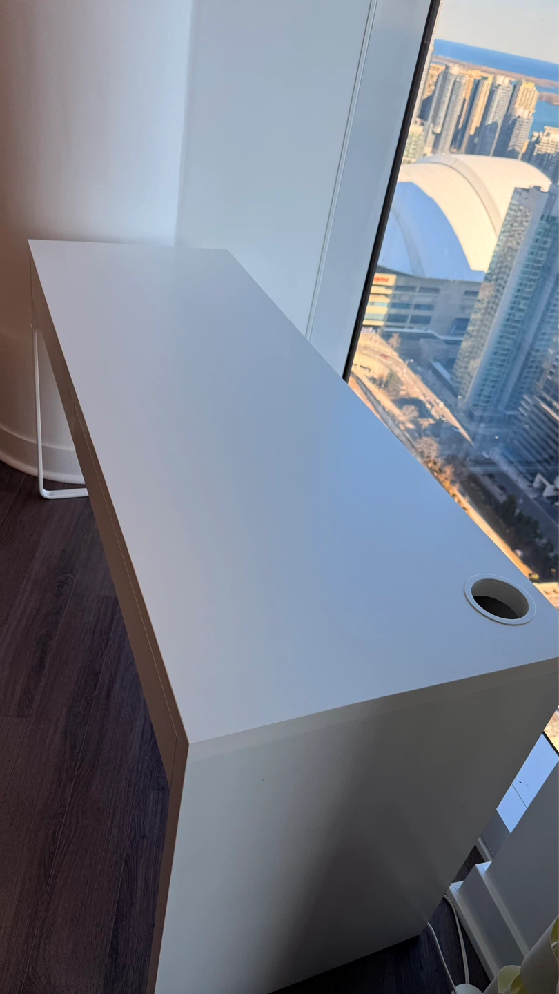 🚨MOVE OUT SALE!!‼️White Desk w/ Drawers - photo 4