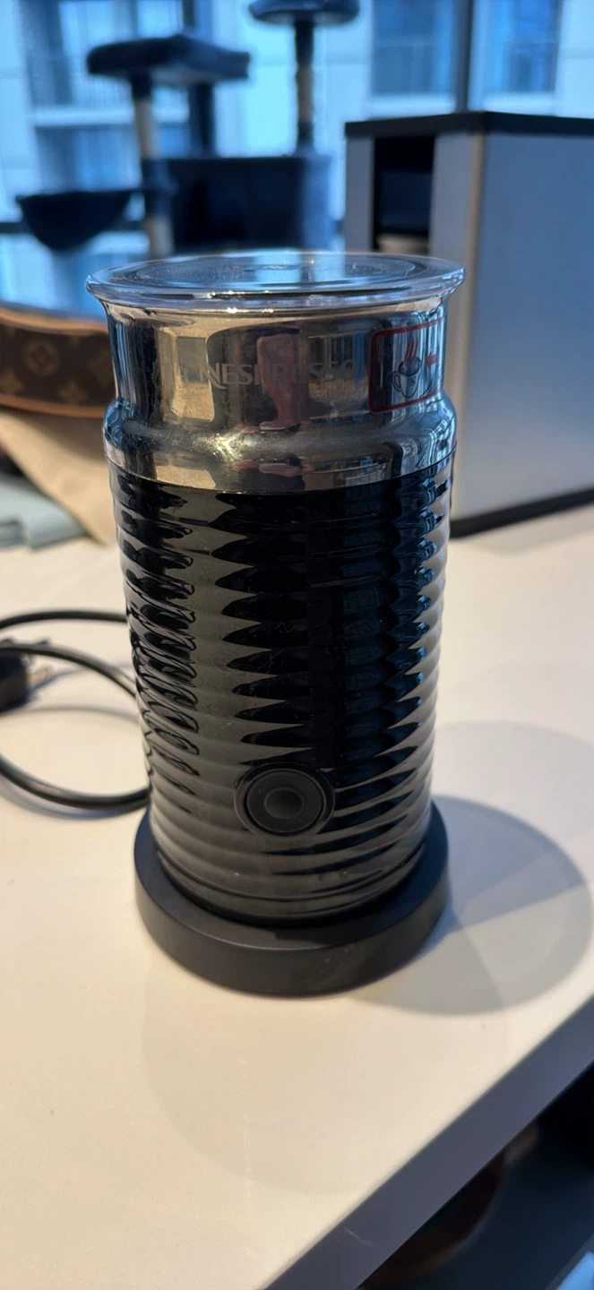 Nespresso Coffee Machine with Milk Frother - photo 2