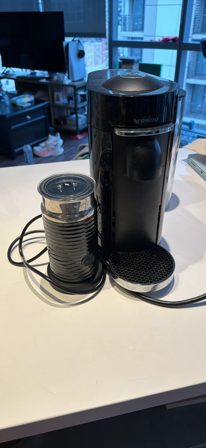 Nespresso Coffee Machine with Milk Frother - photo 3