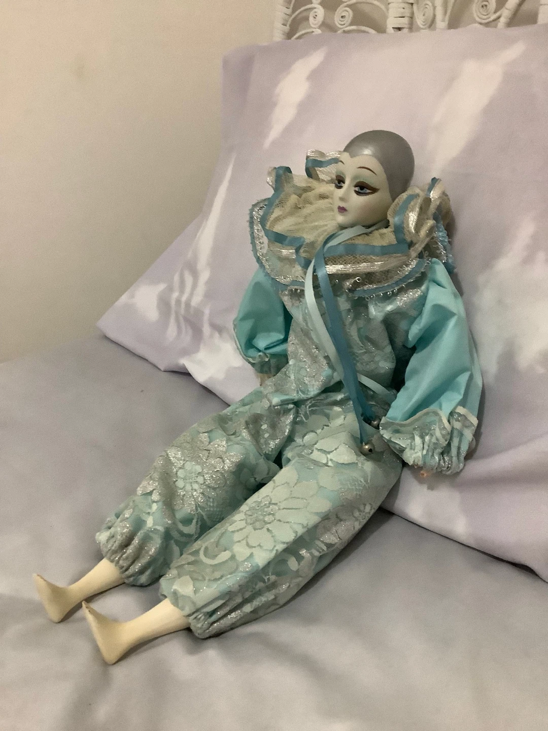 Vintage Porcelain Jester Doll clownpainted California 1980s - photo 3