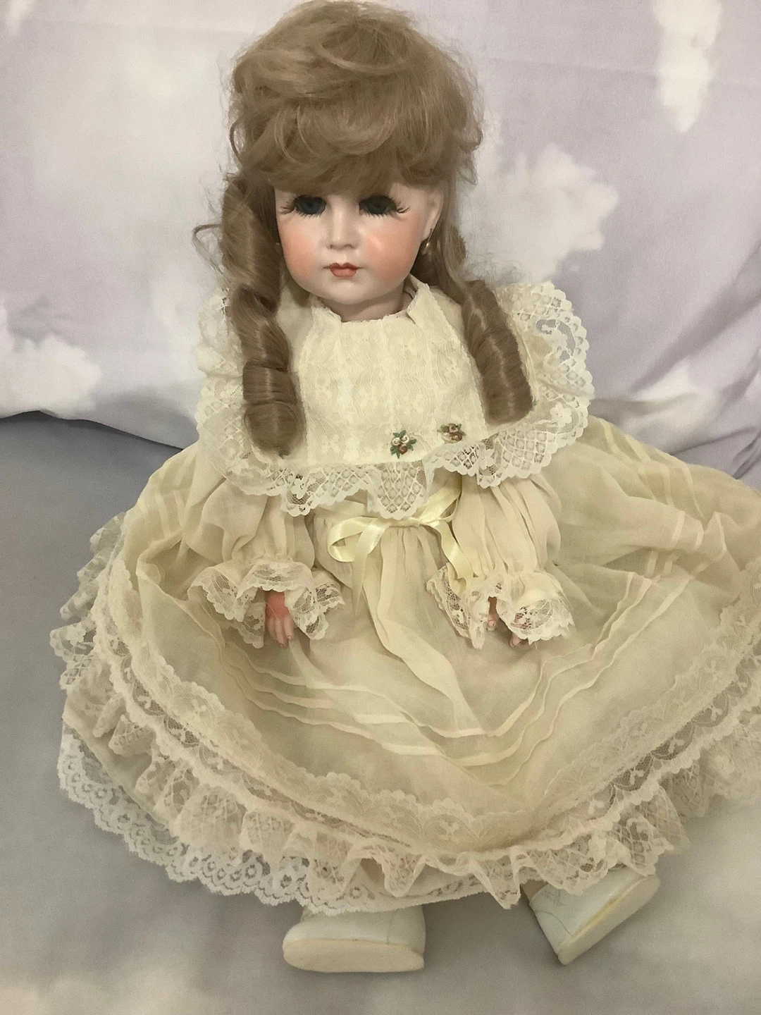 Vintage Porcelain Doll in Lace Dress made in California 1980s - photo 3