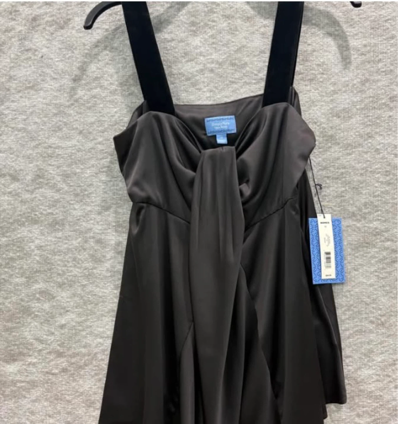 Vera Wang silky tank