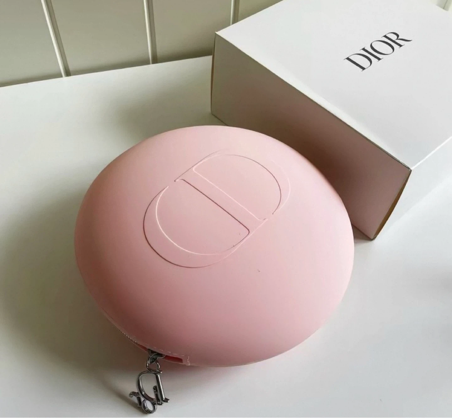 Dior Glow Pouch - photo 2
