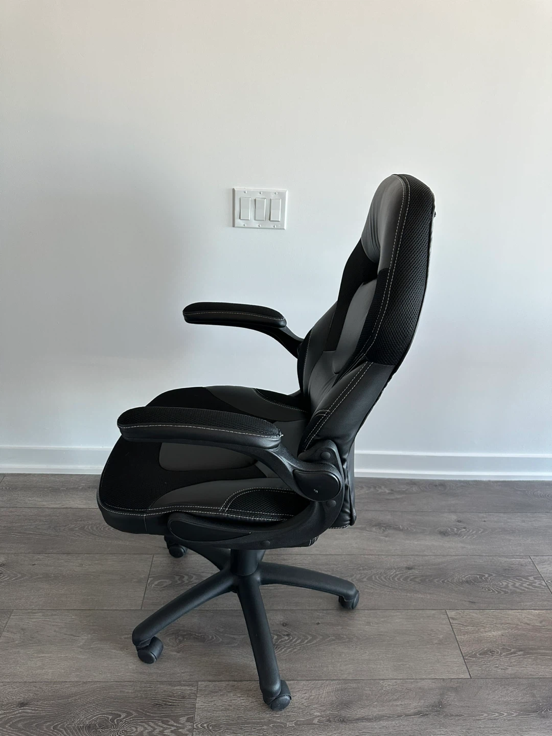 Black Gaming Chair with Padded Arms - photo 5