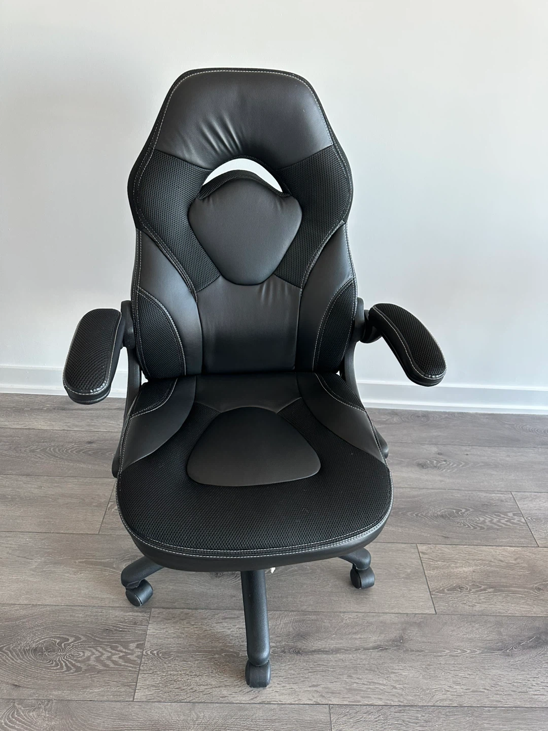 Black Gaming Chair with Padded Arms - photo 2