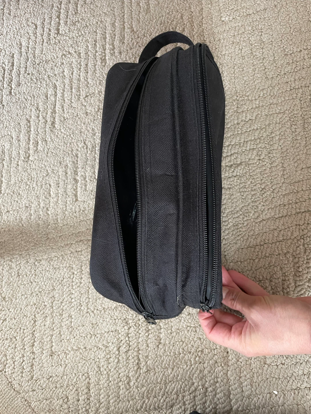 Air Canada Black Toiletry Bag - photo 3