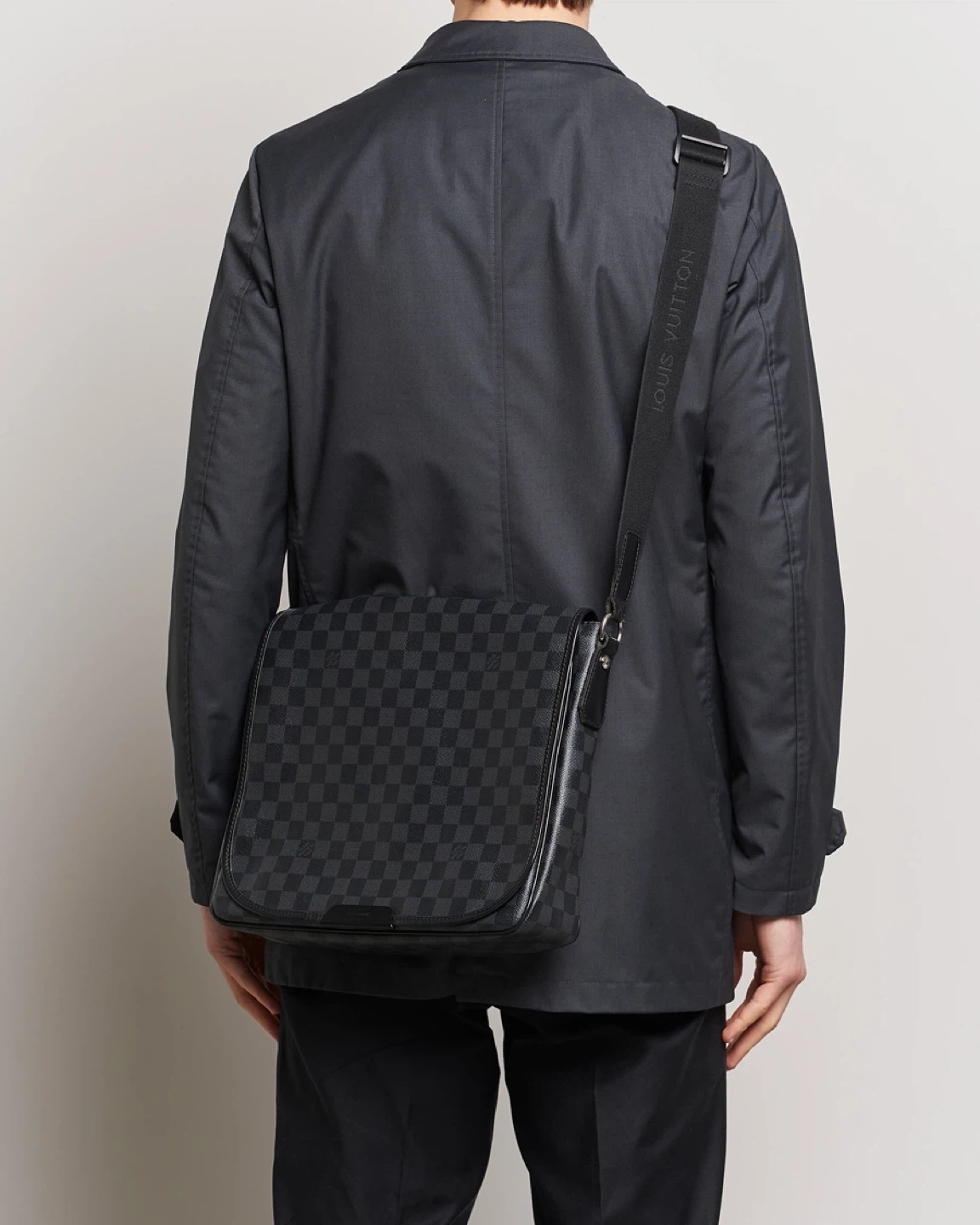 Authentic Louis Vuitton Damier Graphite Daniel MM