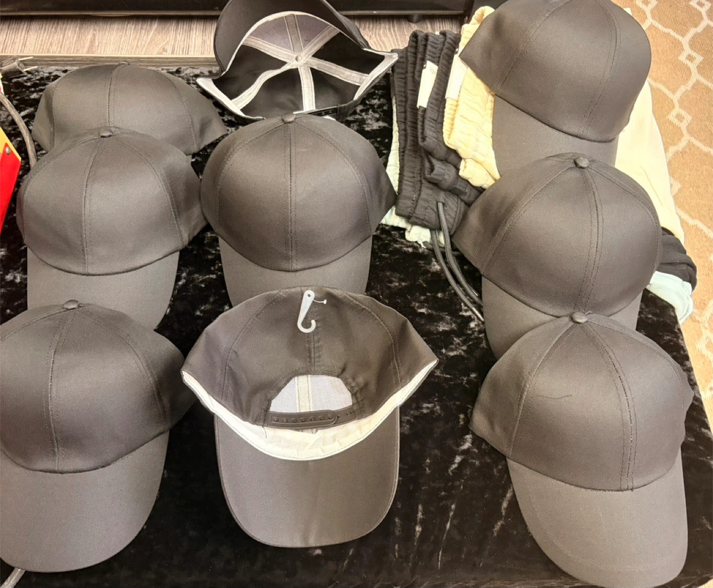 $5 Black Baseball Caps ( snapback )
