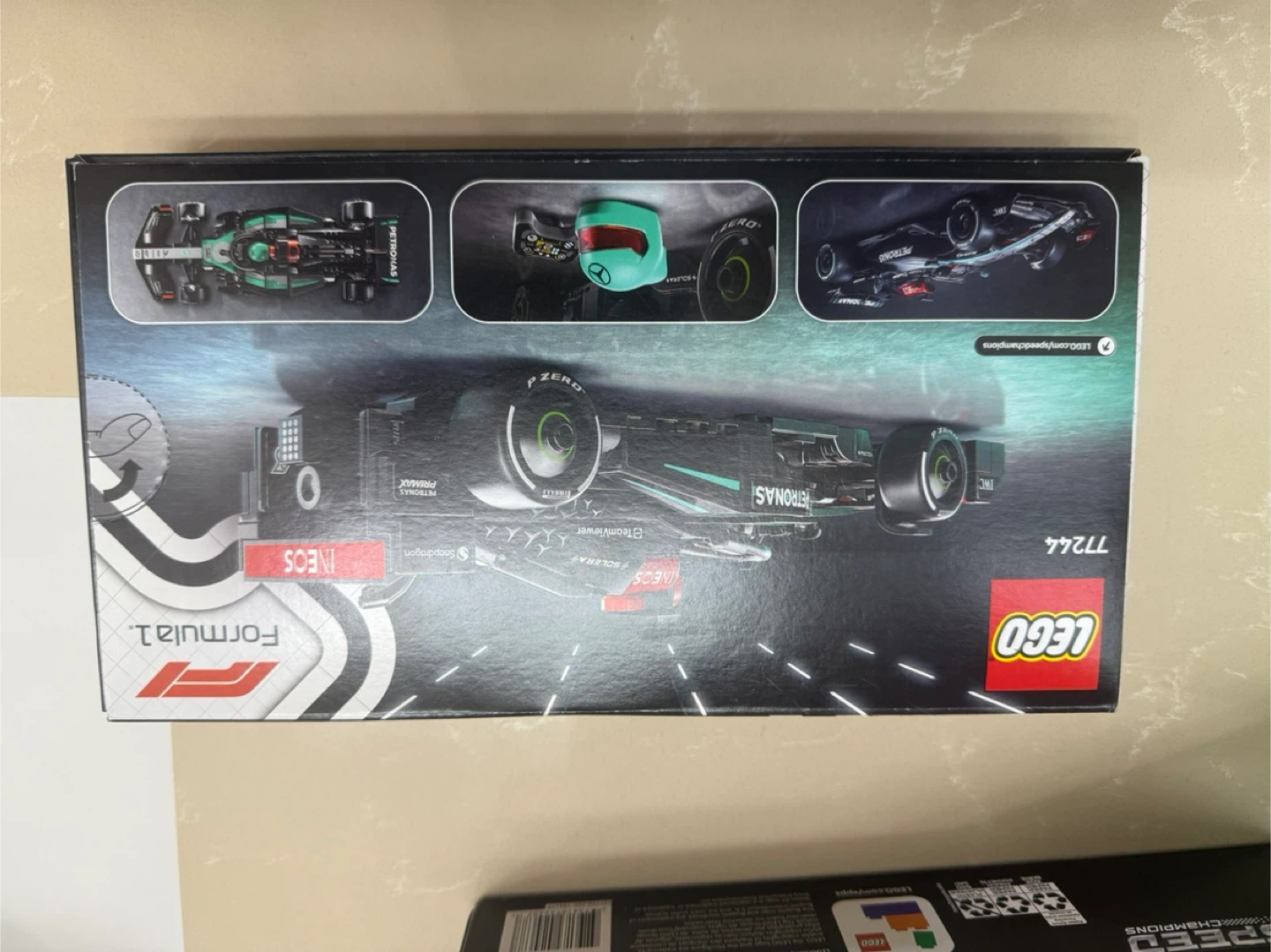 LEGO Speed Champions Mercedes-AMG Petronas F1 W13 - photo 2