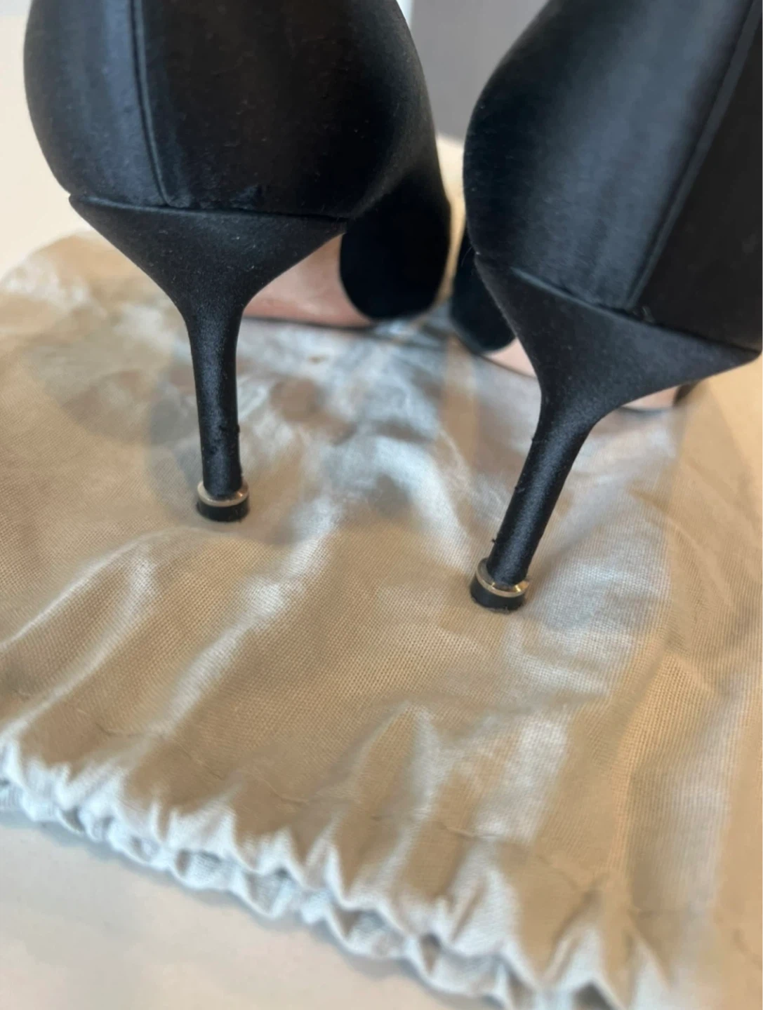 Manolo Blahnik Black Satin Hangisi Pumps Size 37 - photo 4