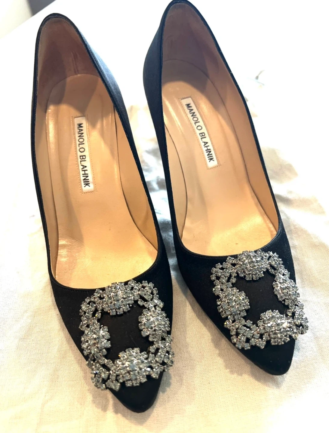 Manolo Blahnik Black Satin Hangisi Pumps Size 37 - photo 2