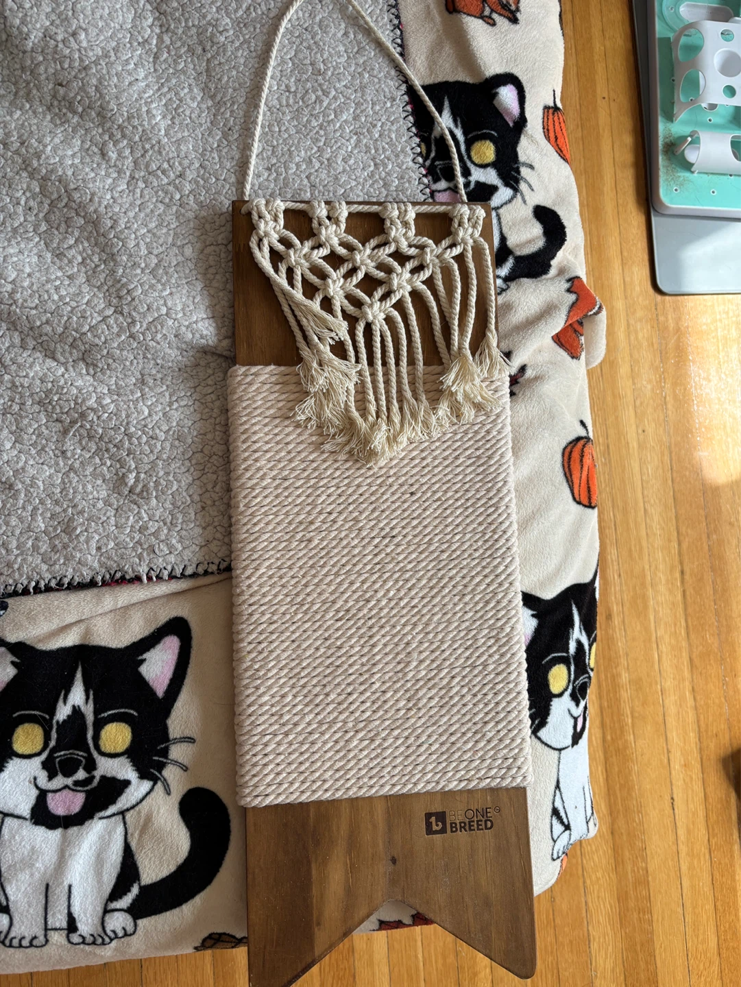 Be One Breed Cat Scratching Post