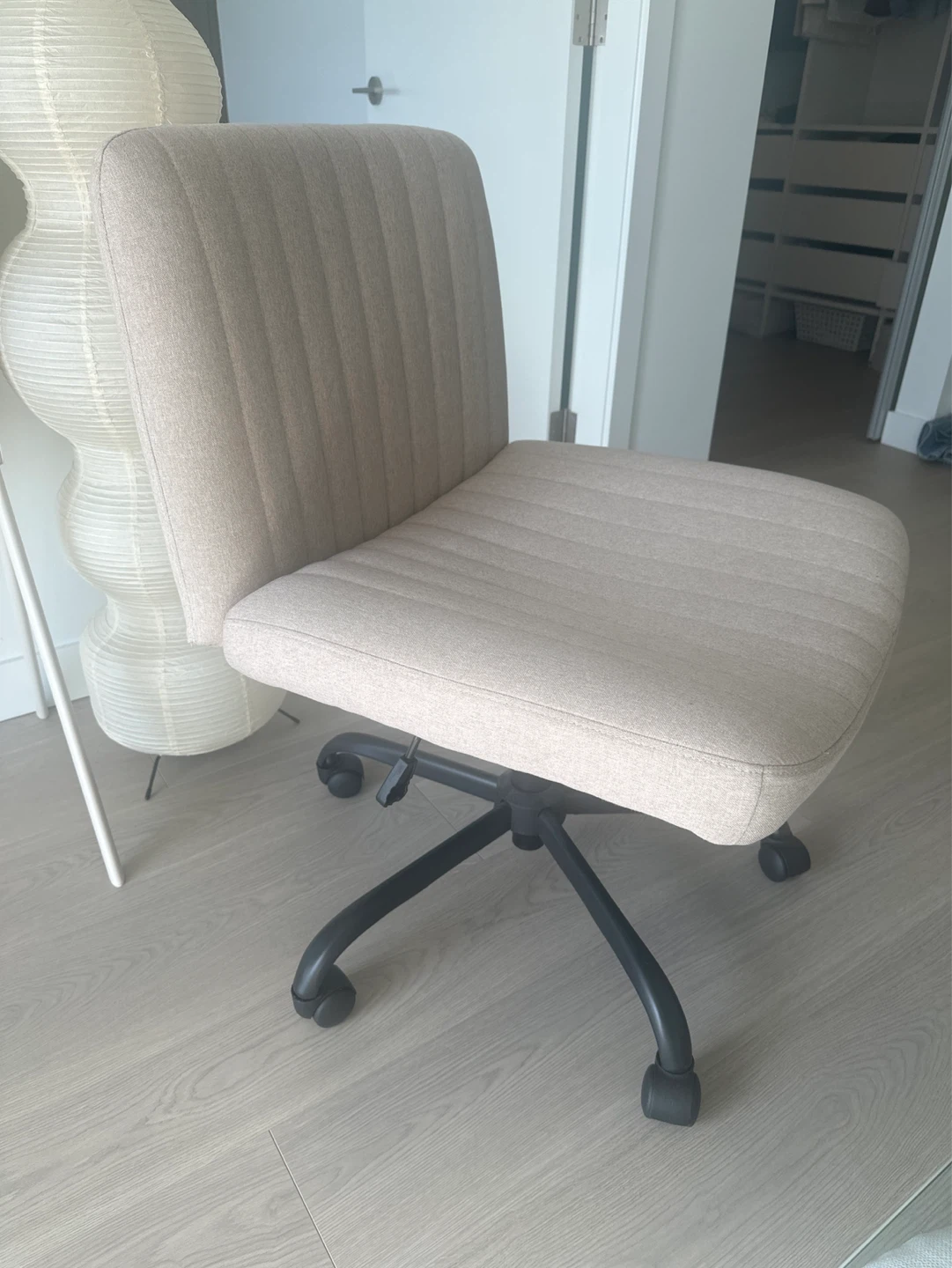 Wide Seat Office Chair
