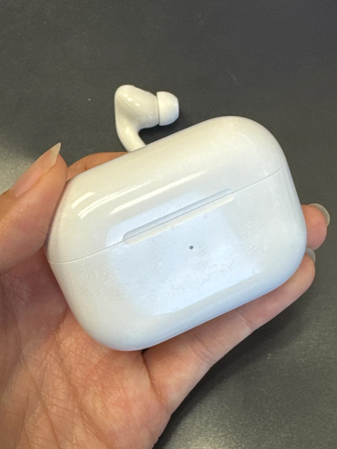 Apple AirPods Pro (2nd Gen) Charging Case and Left Earbud ONLY - photo 3
