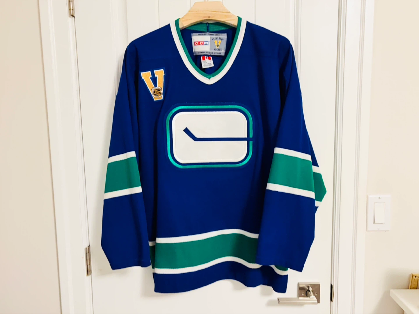 Authentic CCM Vancouver Canucks Stick In Rink Jersey Large