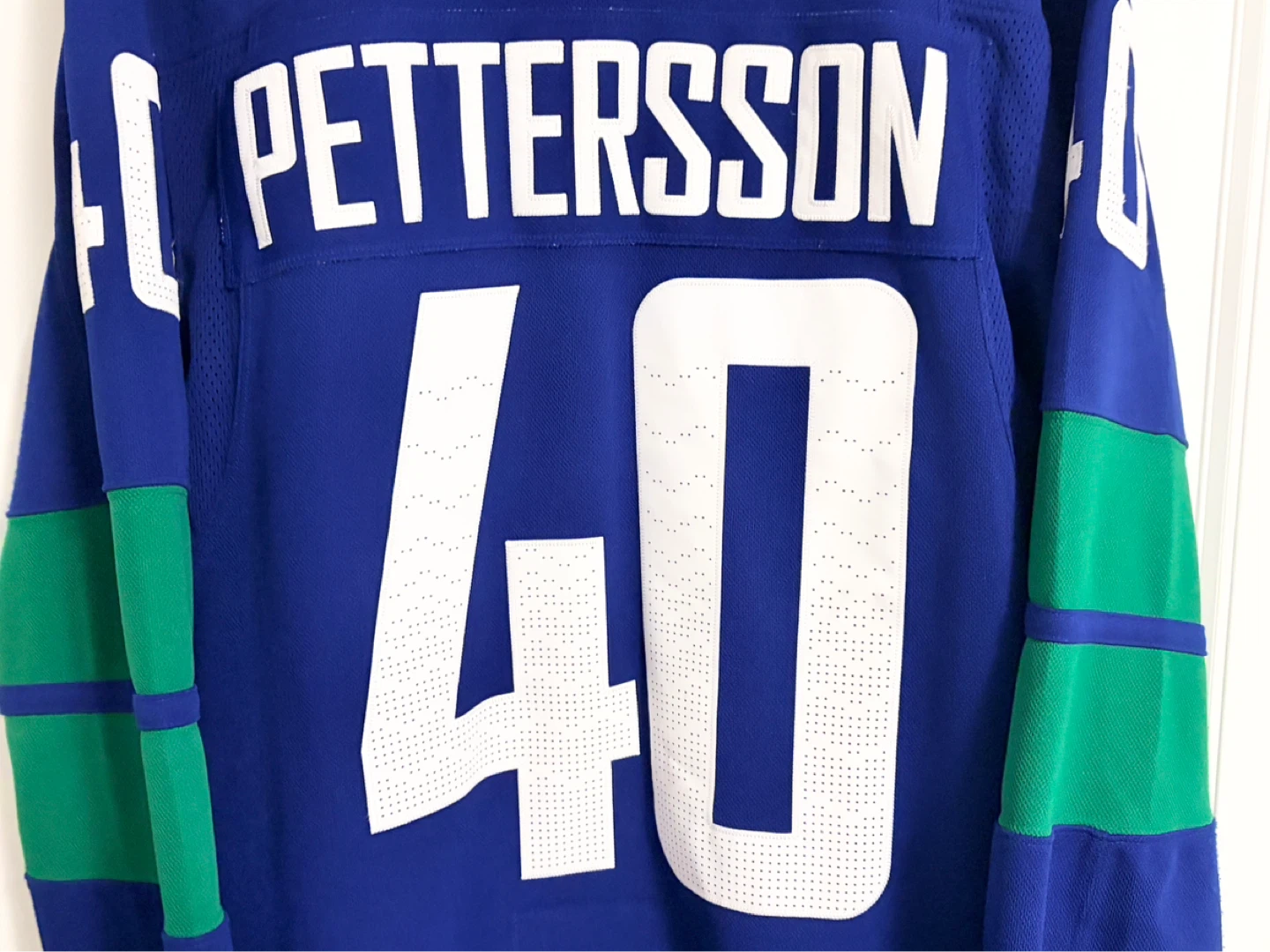 Authentic Adidas Vancouver Canucks Elias Pettersson Jersey 46 - photo 2